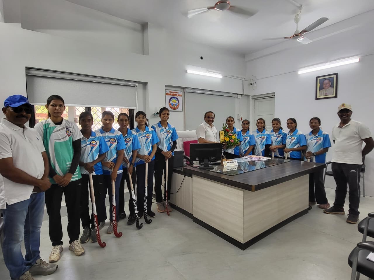 संत गाडगेबाबा अमरावती विद्यापीठ आंतरमहाविद्यालयीन  महिला हॉकी स्पर्धेत अमोलकचंद महाविद्यालय उपविजेता संघाचे अभिनंदन